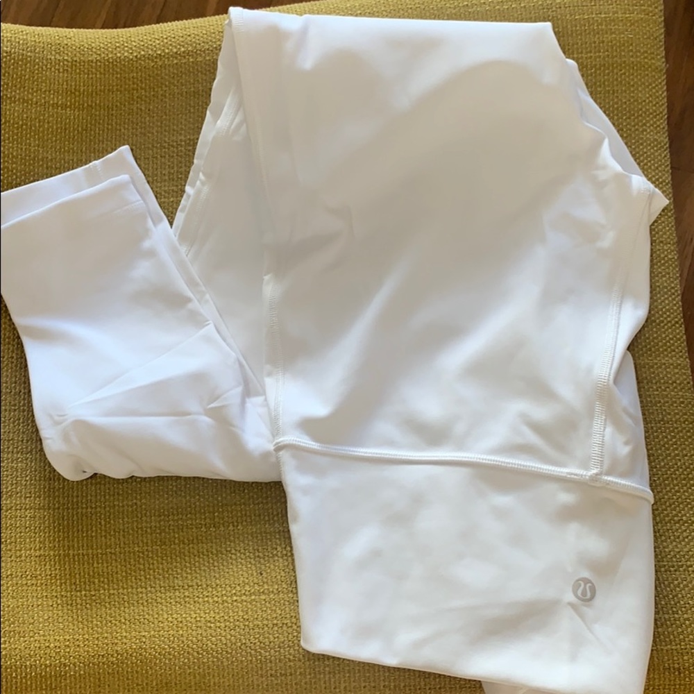 NWOT Lululemon Wunder Under full length WHITE SZ 6